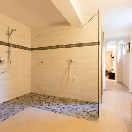 Maxim App 3 Apartment